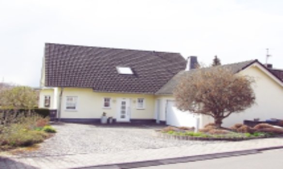 Foto Modernes Wohnhaus in ruhiger Ortsrandlage
