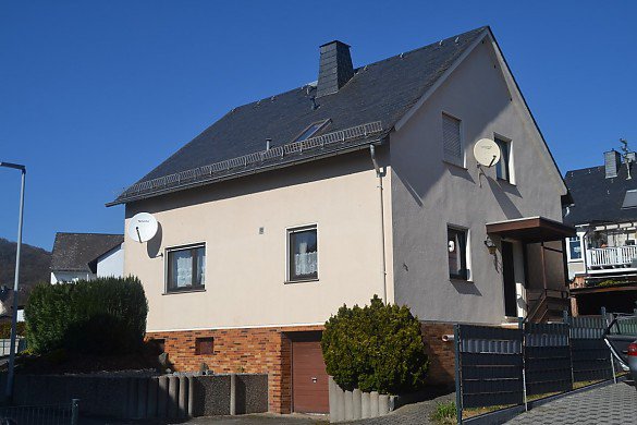 Foto Älteres Wohnhaus in Ortslage von Dornburg-Frickhofen